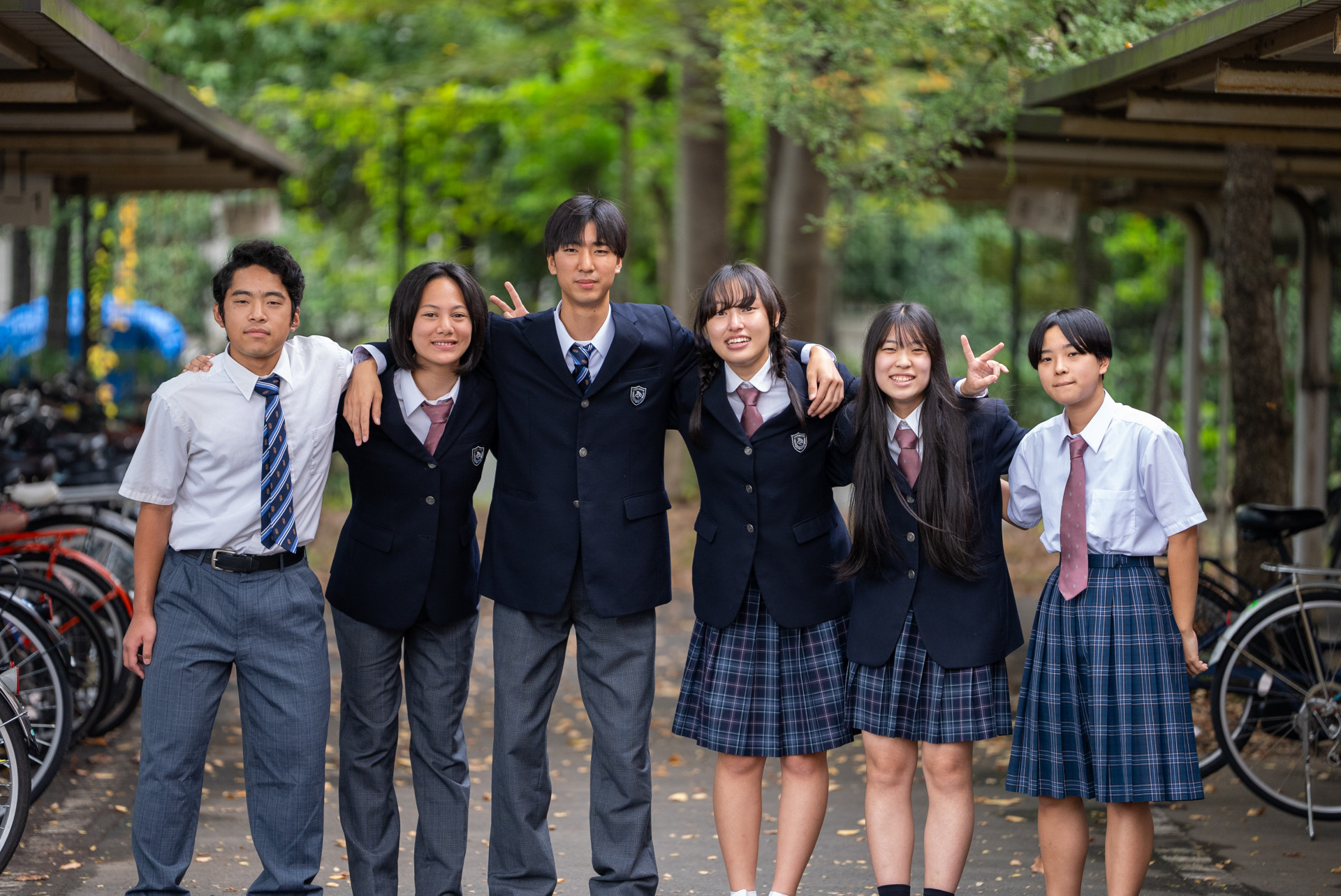 男女の制服の写真