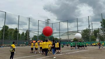 ２年生　大玉リレー