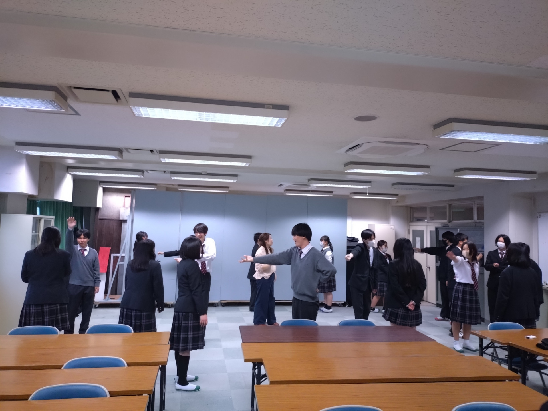 R7演劇部練習風景4月.JPG