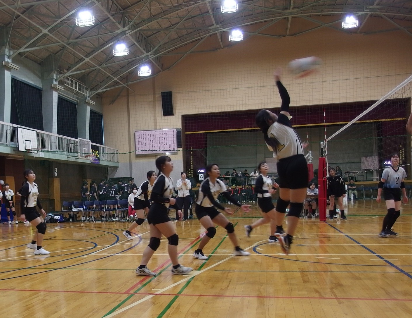 R8女子バレー５月５日１.JPG