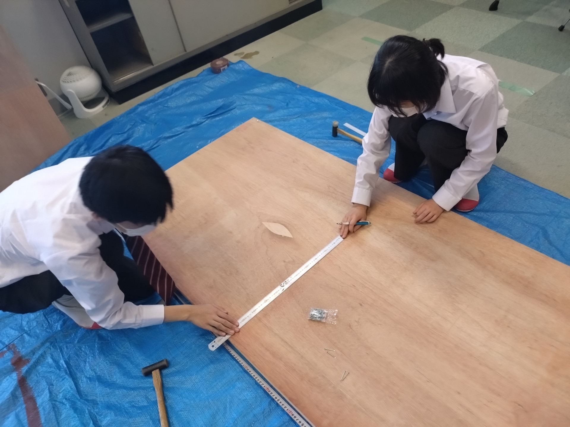 演劇部大道具作成.JPG