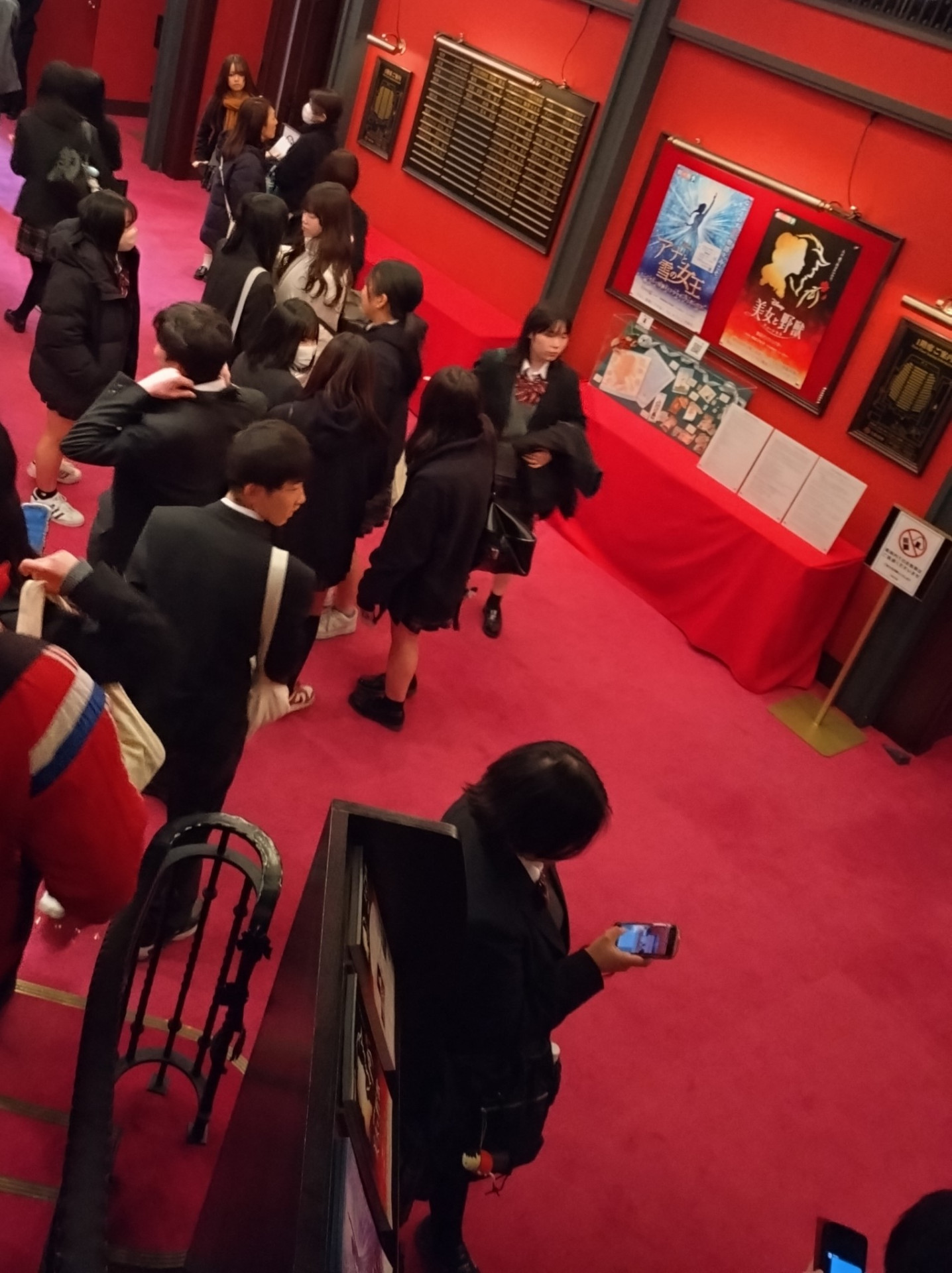 観劇後のホール.JPG