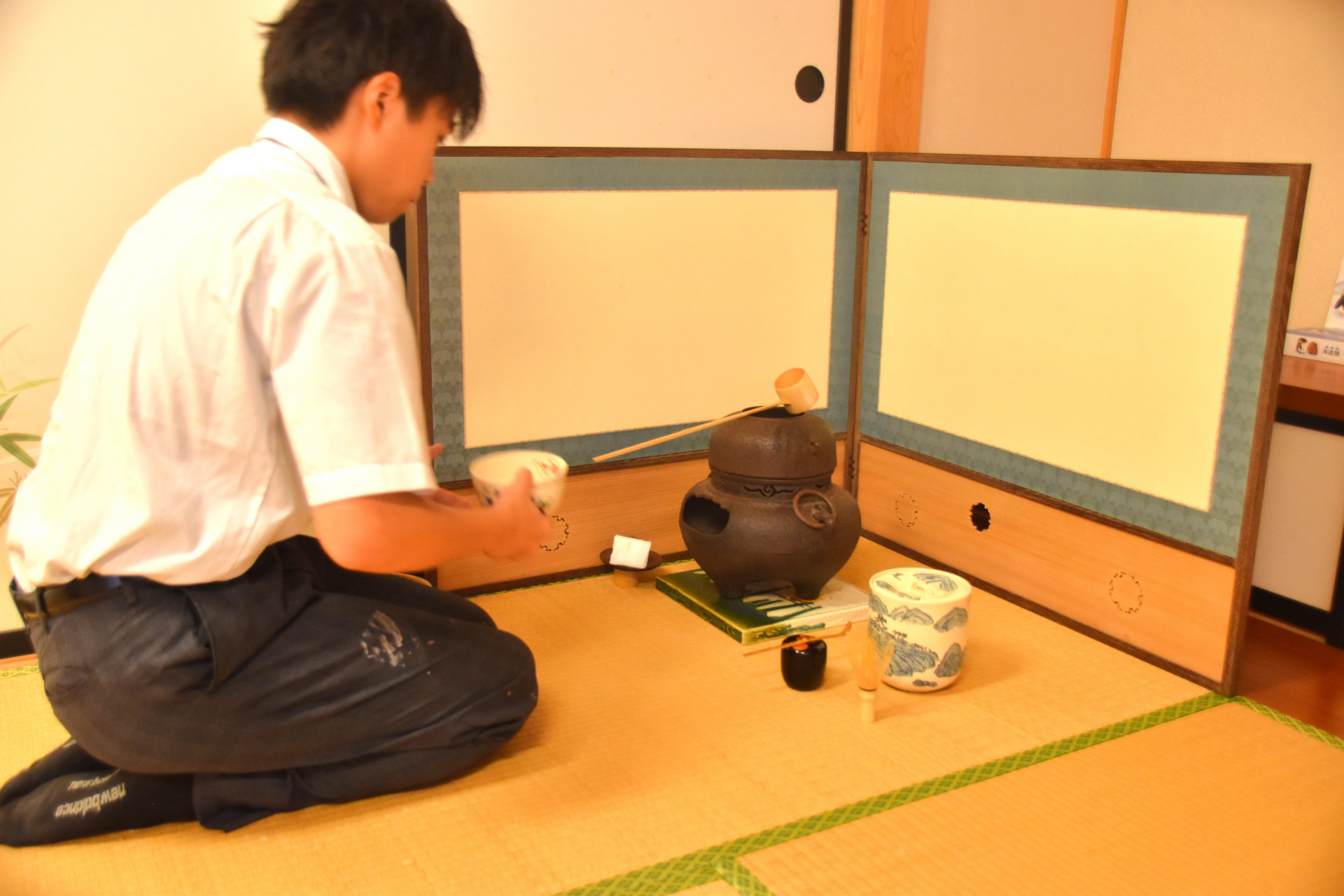 R7_0926-27（オリオン祭茶華道部②）.JPG