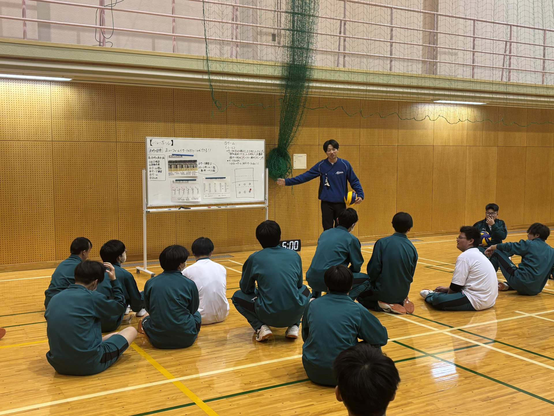 R8_0219（２年生体育バレーボール①）