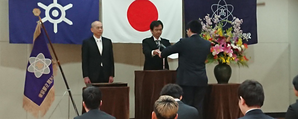 ３月