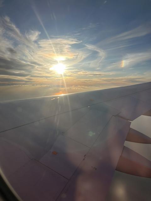 ヒロ　飛行機から見る太陽
