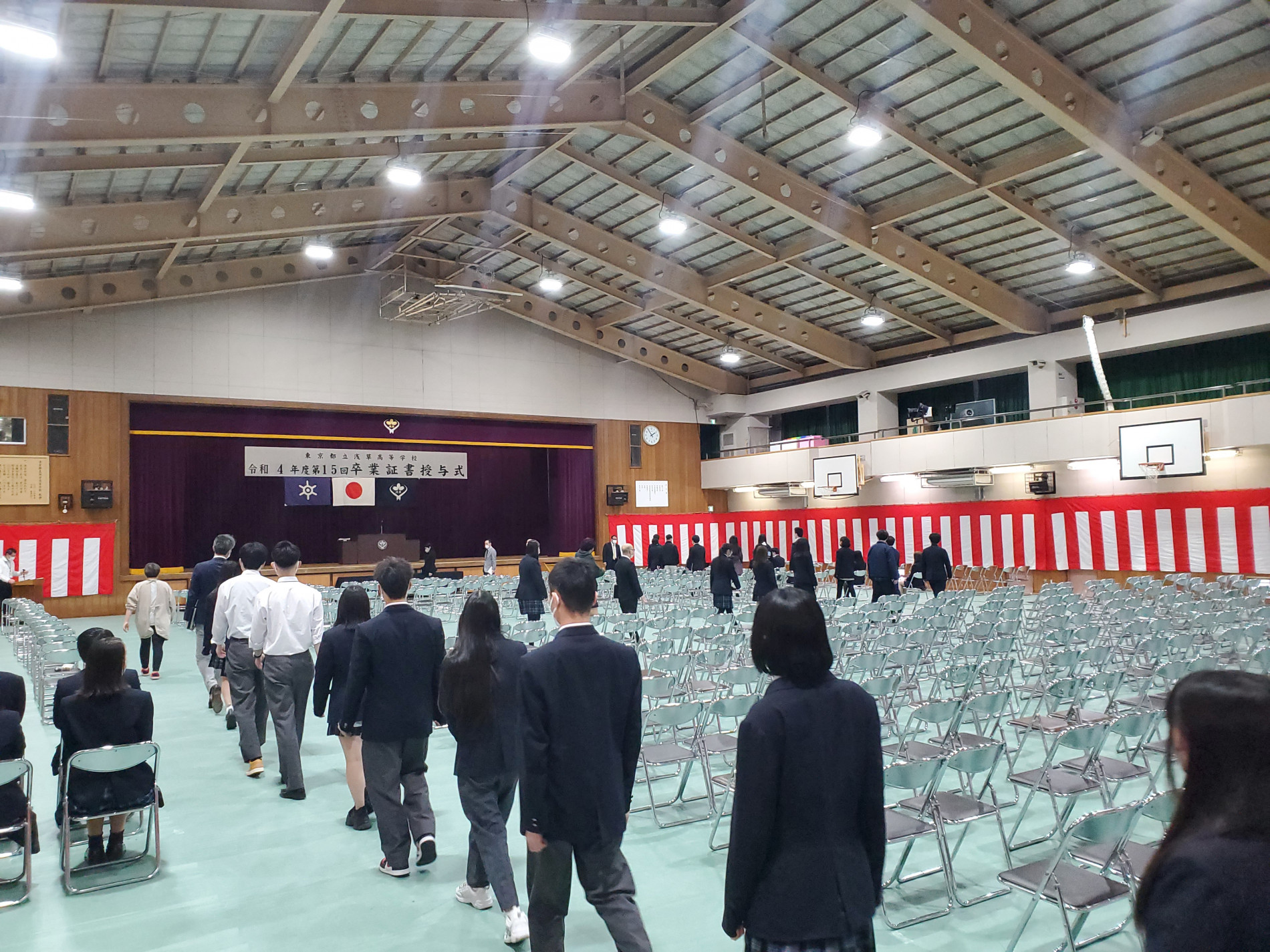 いよいよ入場