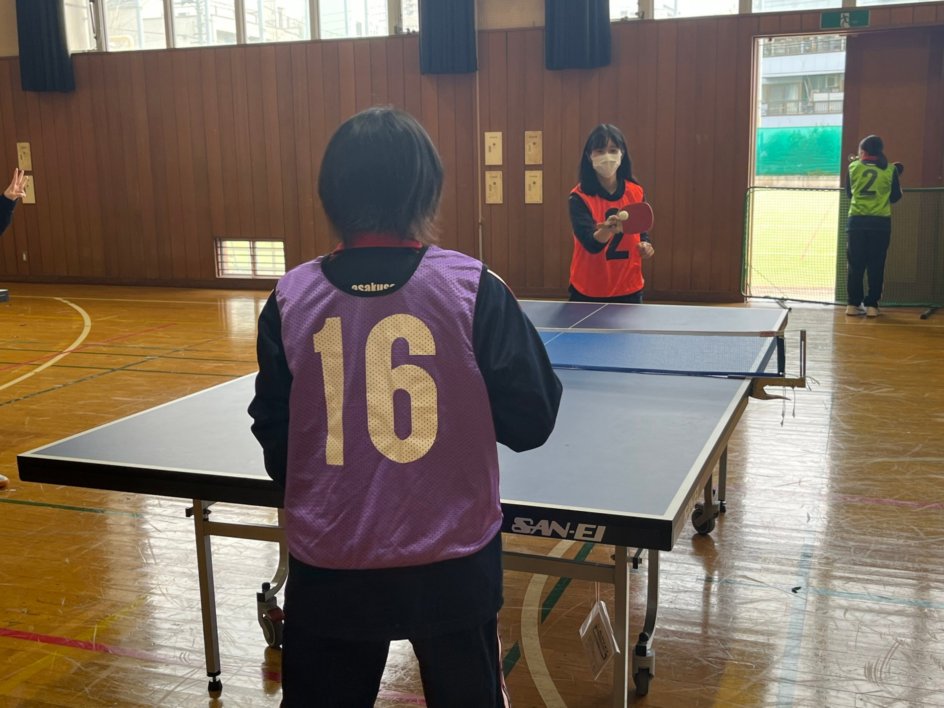 卓球背中