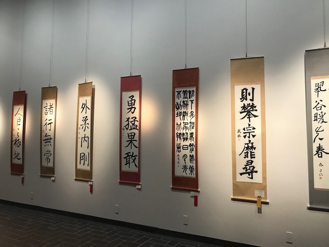 ４