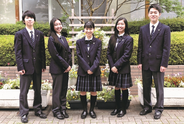 代表的な男女の制服の写真