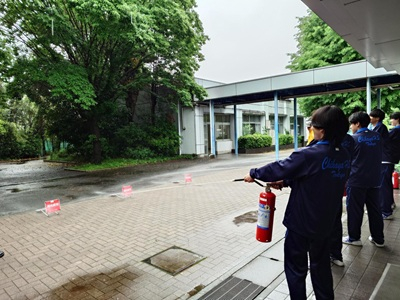 02消火器