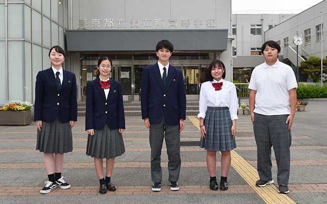 代表的な男女の制服の写真