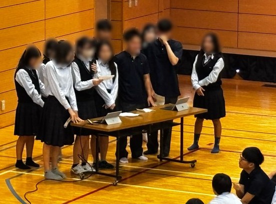 生徒海外研修報告会09011