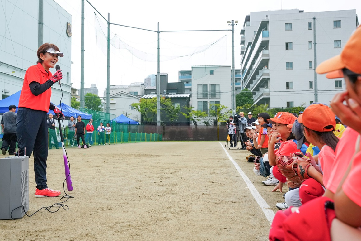 話しかける宇津木さんボカシ