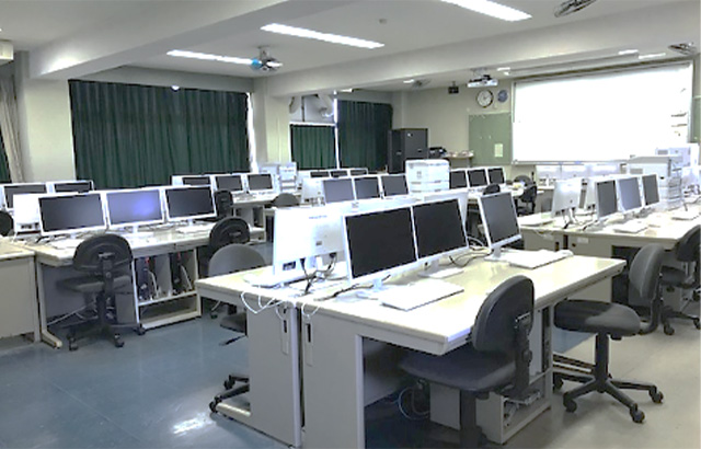 情報処理室南（PC室）