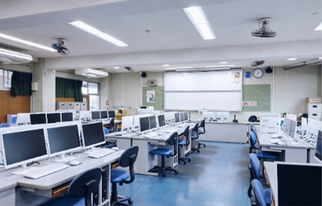 情報処理室北（PC室）