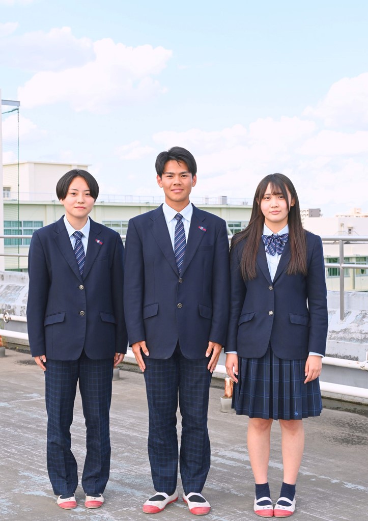 男女の制服の写真