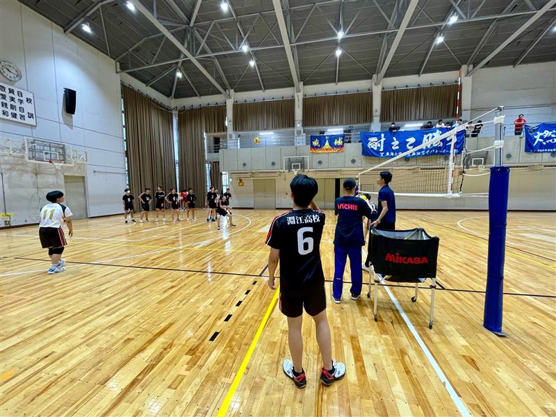 全日本予選試合会場練習風景
