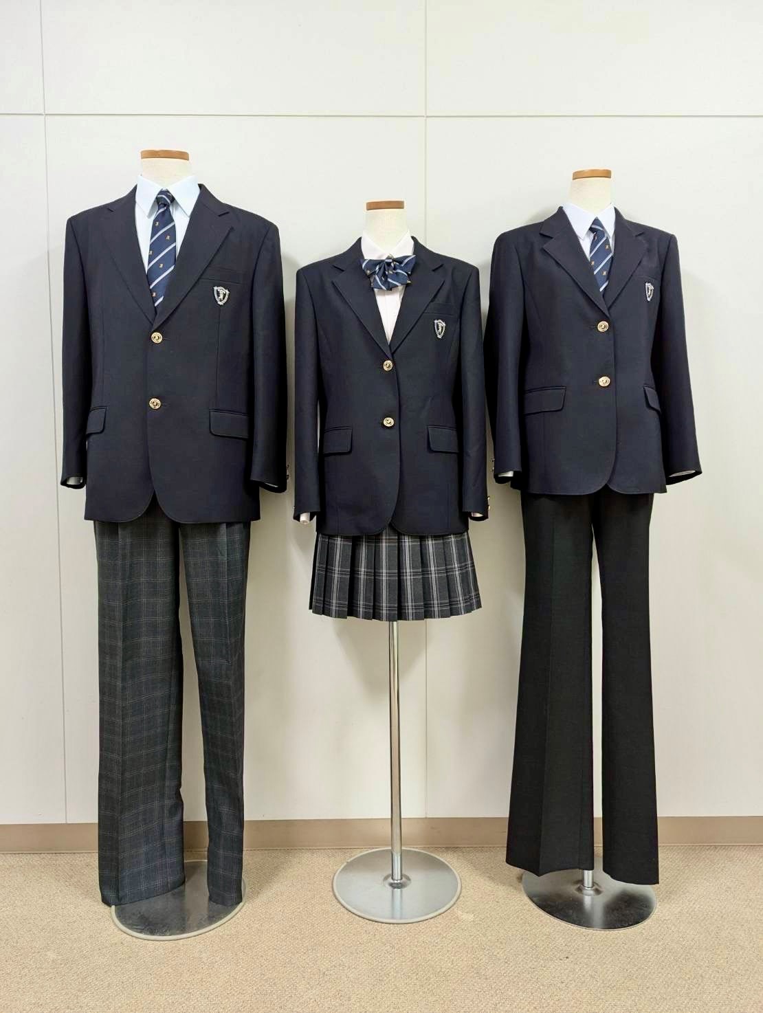 男女の標準服の写真