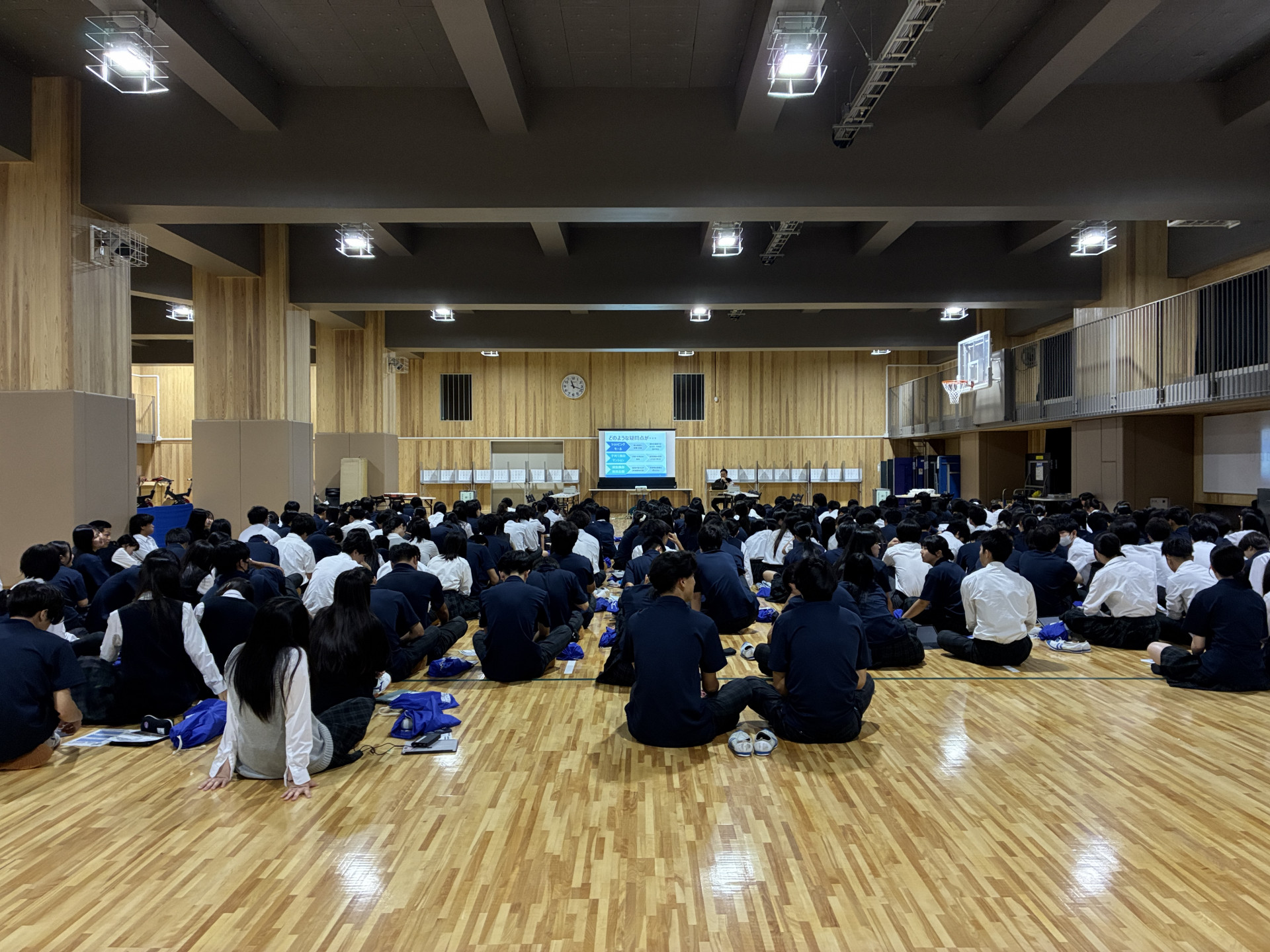 選挙についての説明を受ける。
