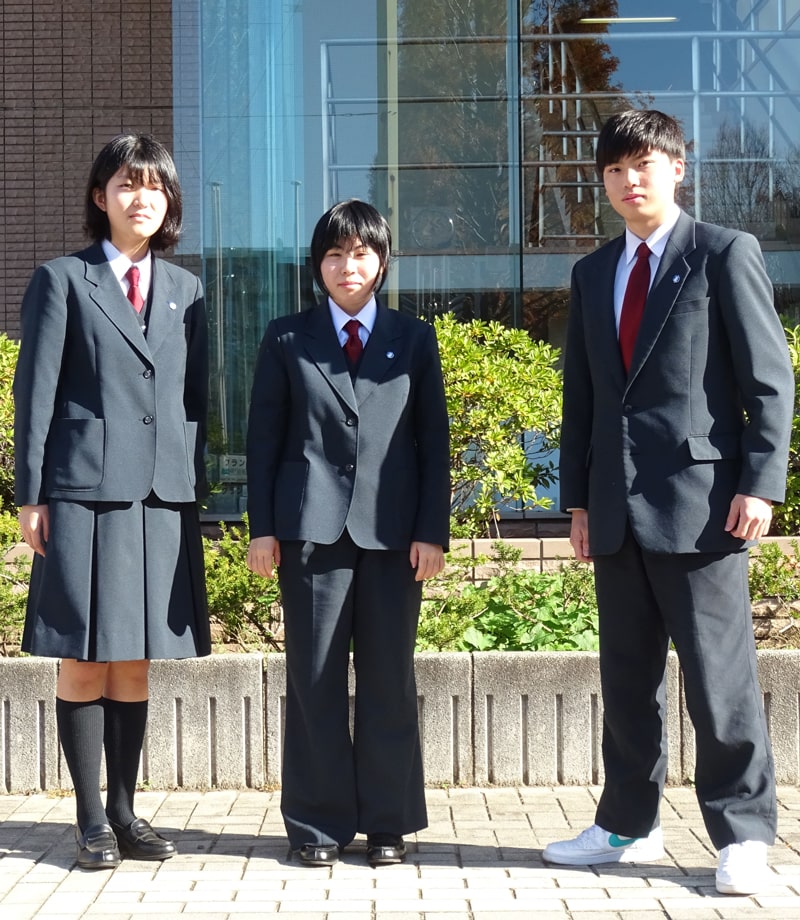 男女の冬服の写真