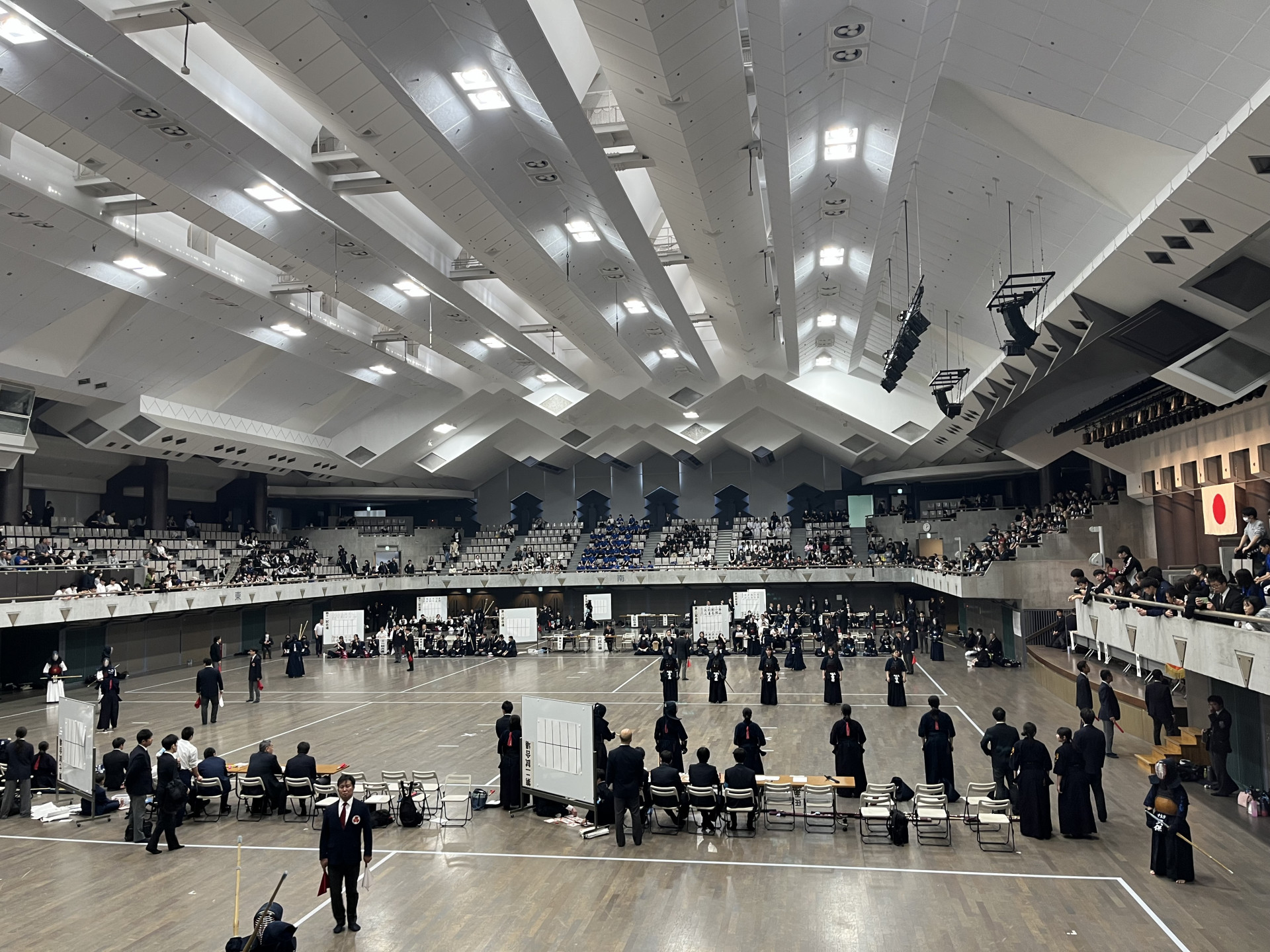 会場