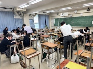 240517自習風景４（１年教室）