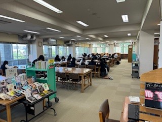 240517自習風景７（図書室）