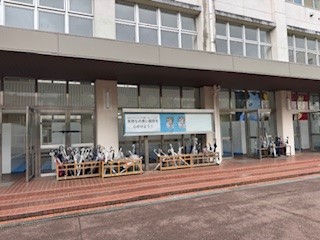 260410生徒玄関１