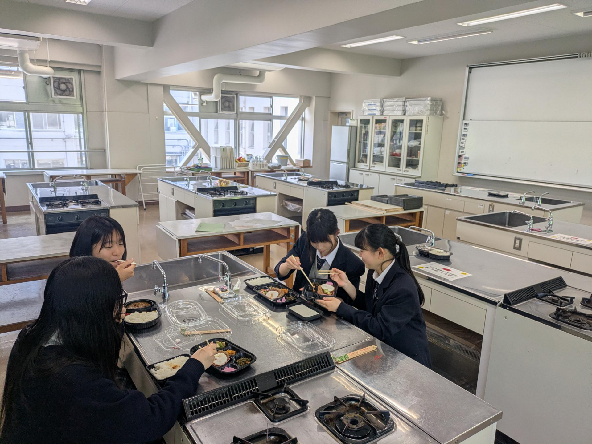 ランチを楽しむ様子