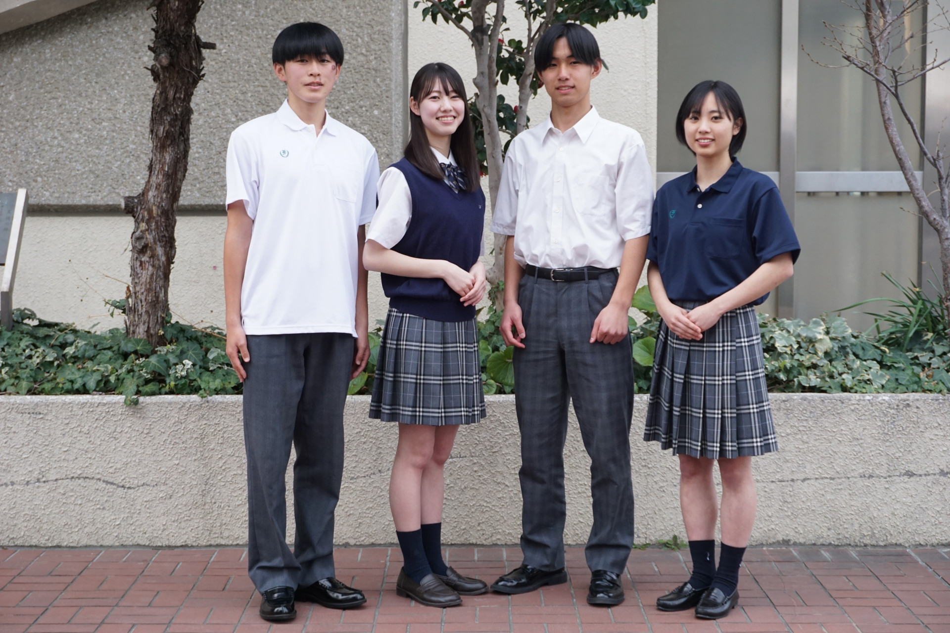 夏服4人2