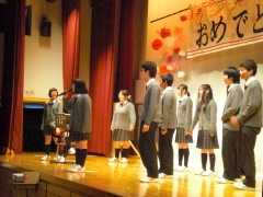 「スタンド・バイ・ミー」を披露