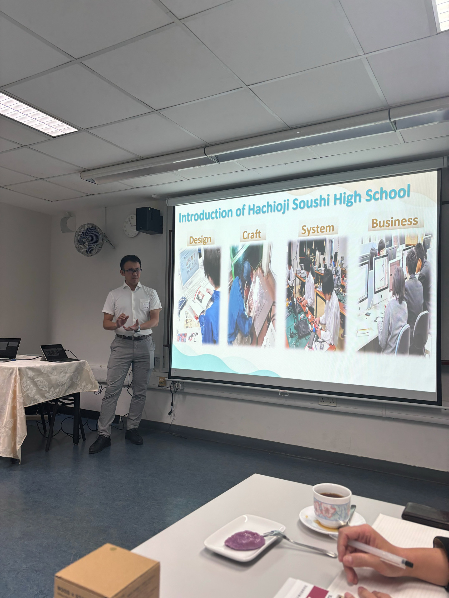 本校概要説明の様子