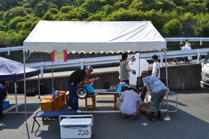 テント設置・マシン調整