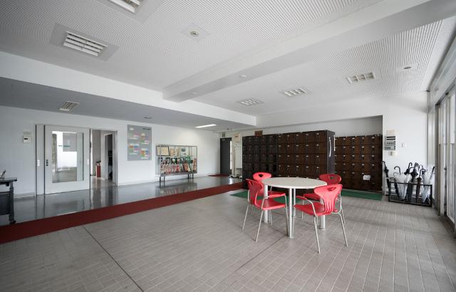 職員玄関の画像