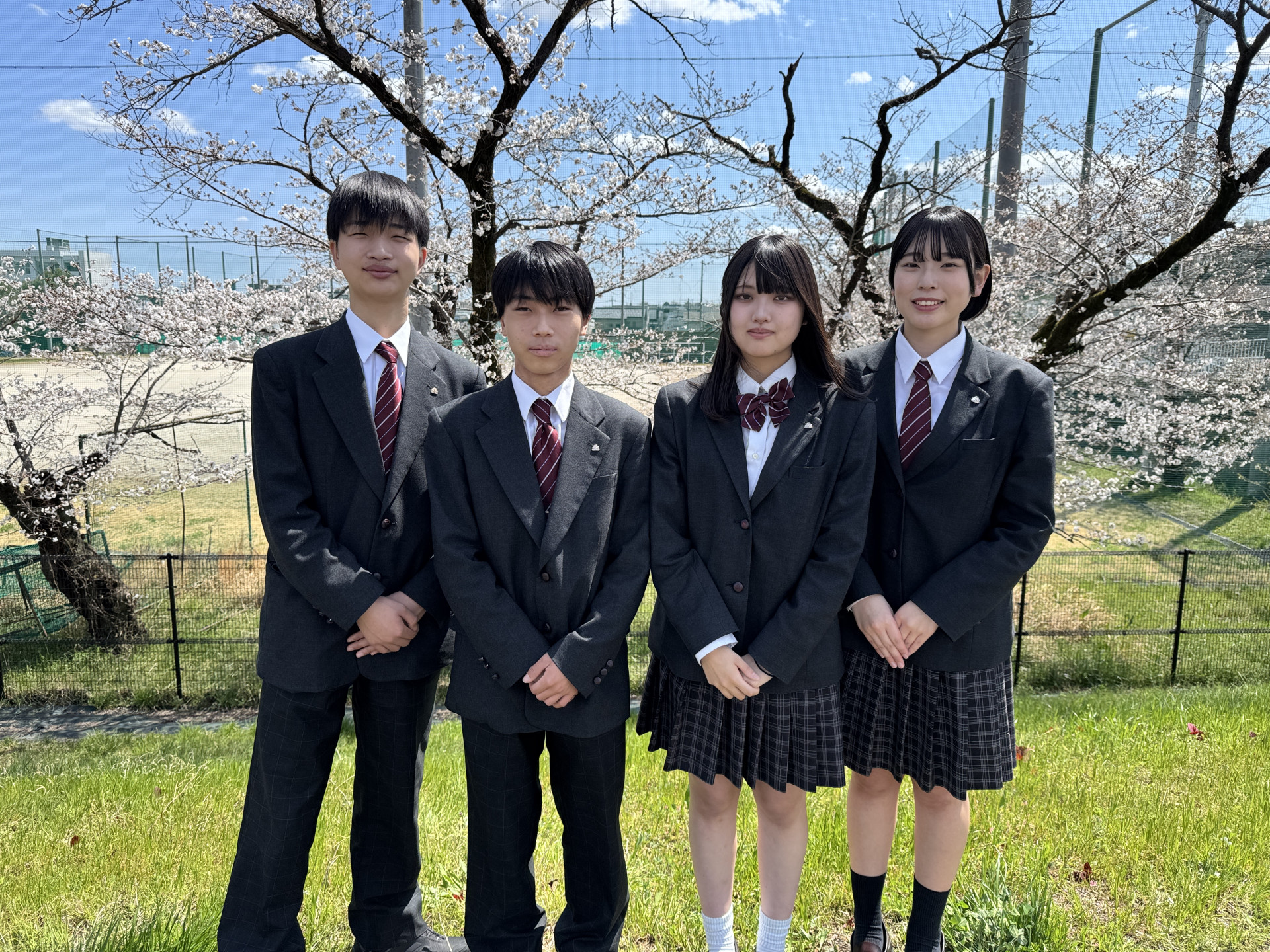 男女の制服の写真