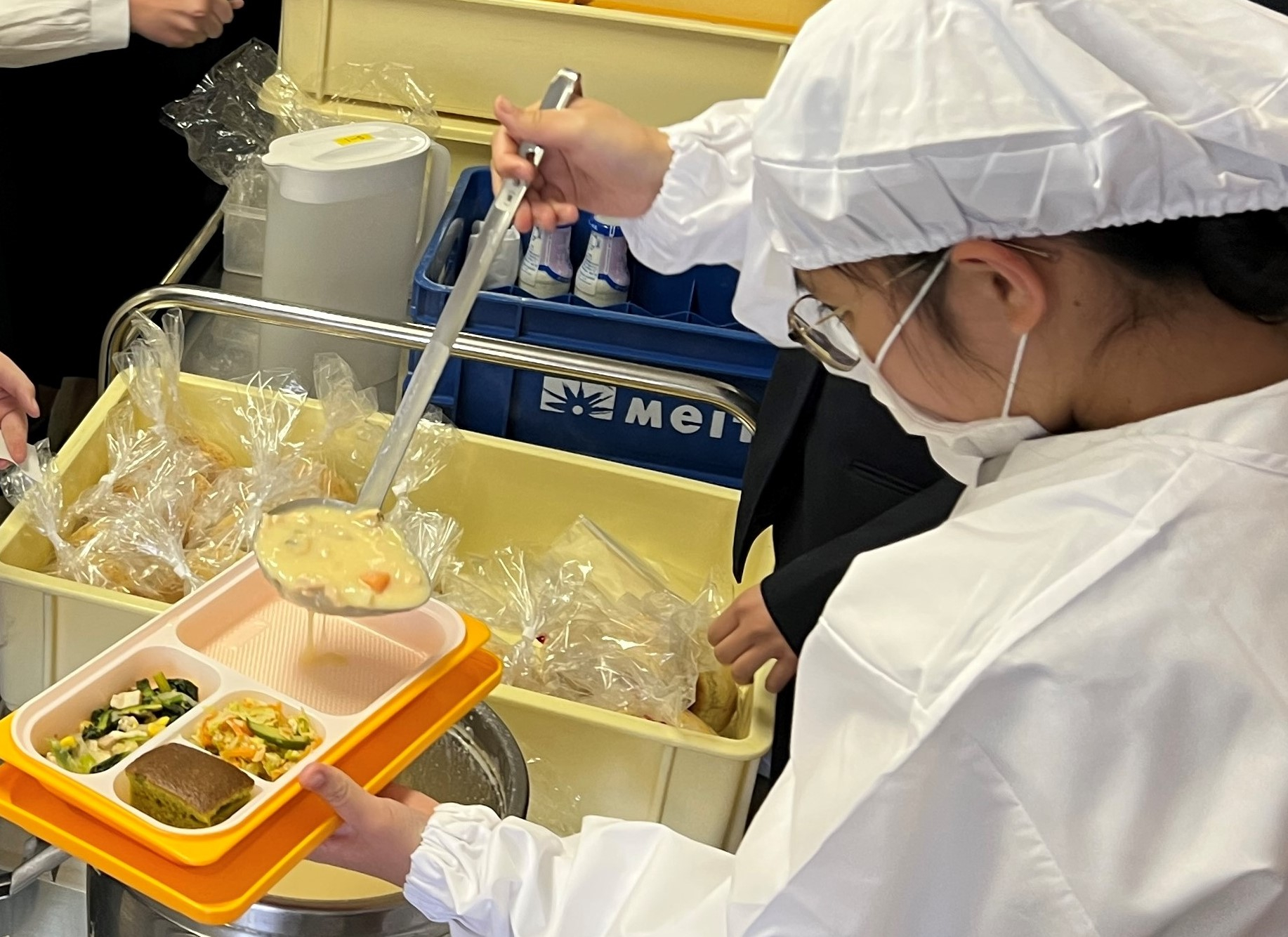 1年生 給食の様子です | 都立白鷗高等学校・附属中学校 | 東京都立学校