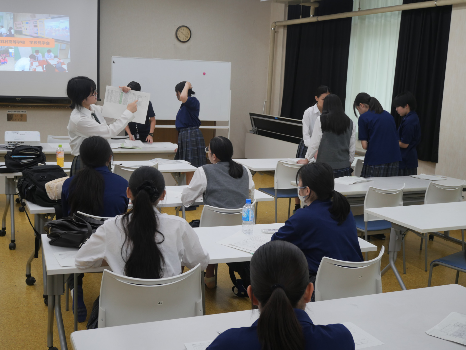 三年生が二年生にレクチャー.JPG