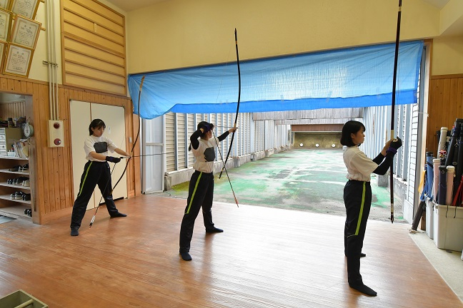 弓道部の活動風景イメージ写真