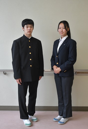 代表的な男女の制服の写真2