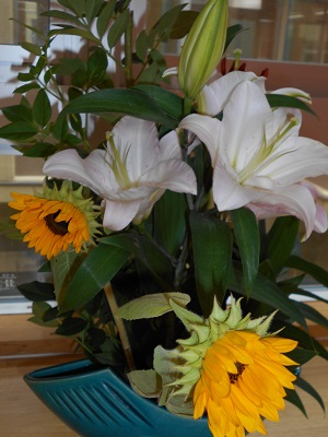 華道部ひまわりとユリ