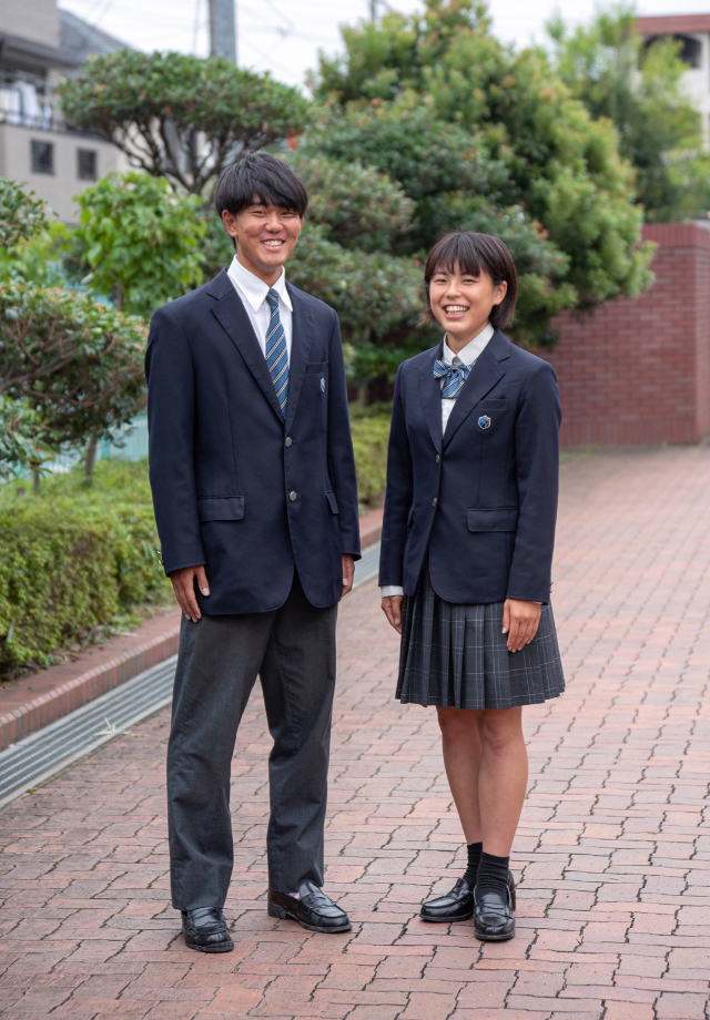 男女の秋冬服の写真