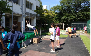 ④