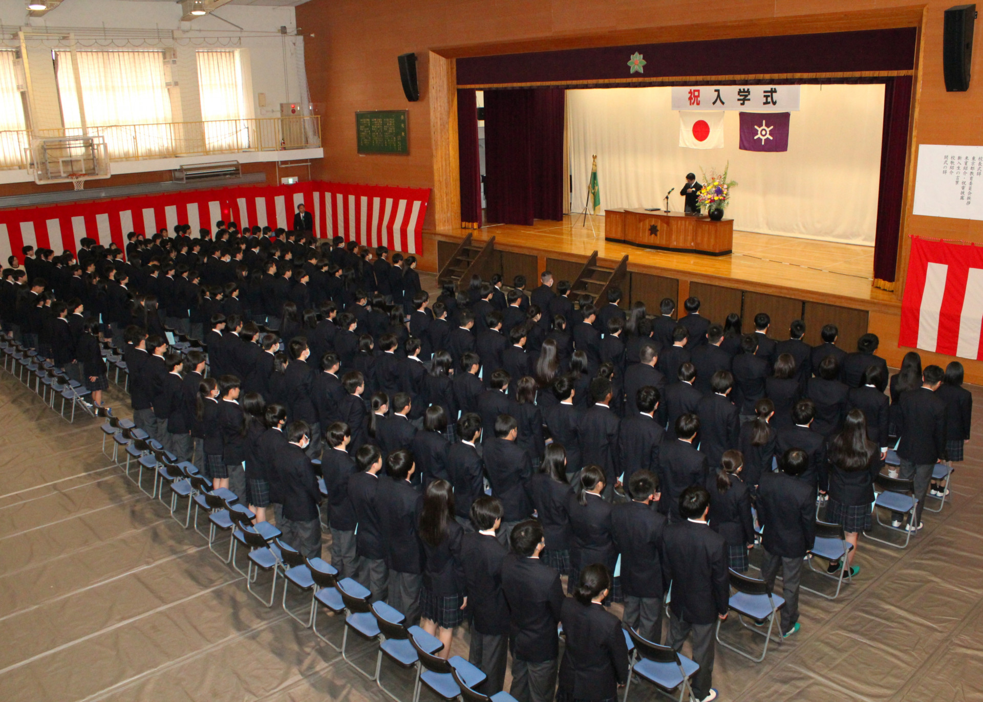 新入生起立.JPG