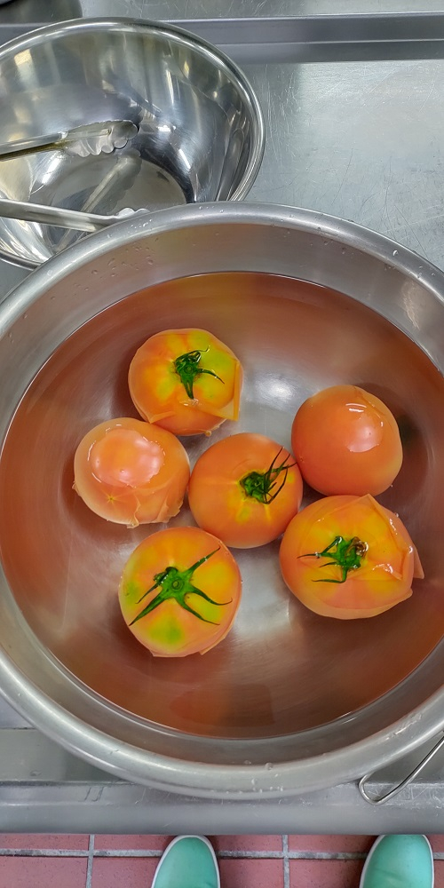 トマト湯剥き２