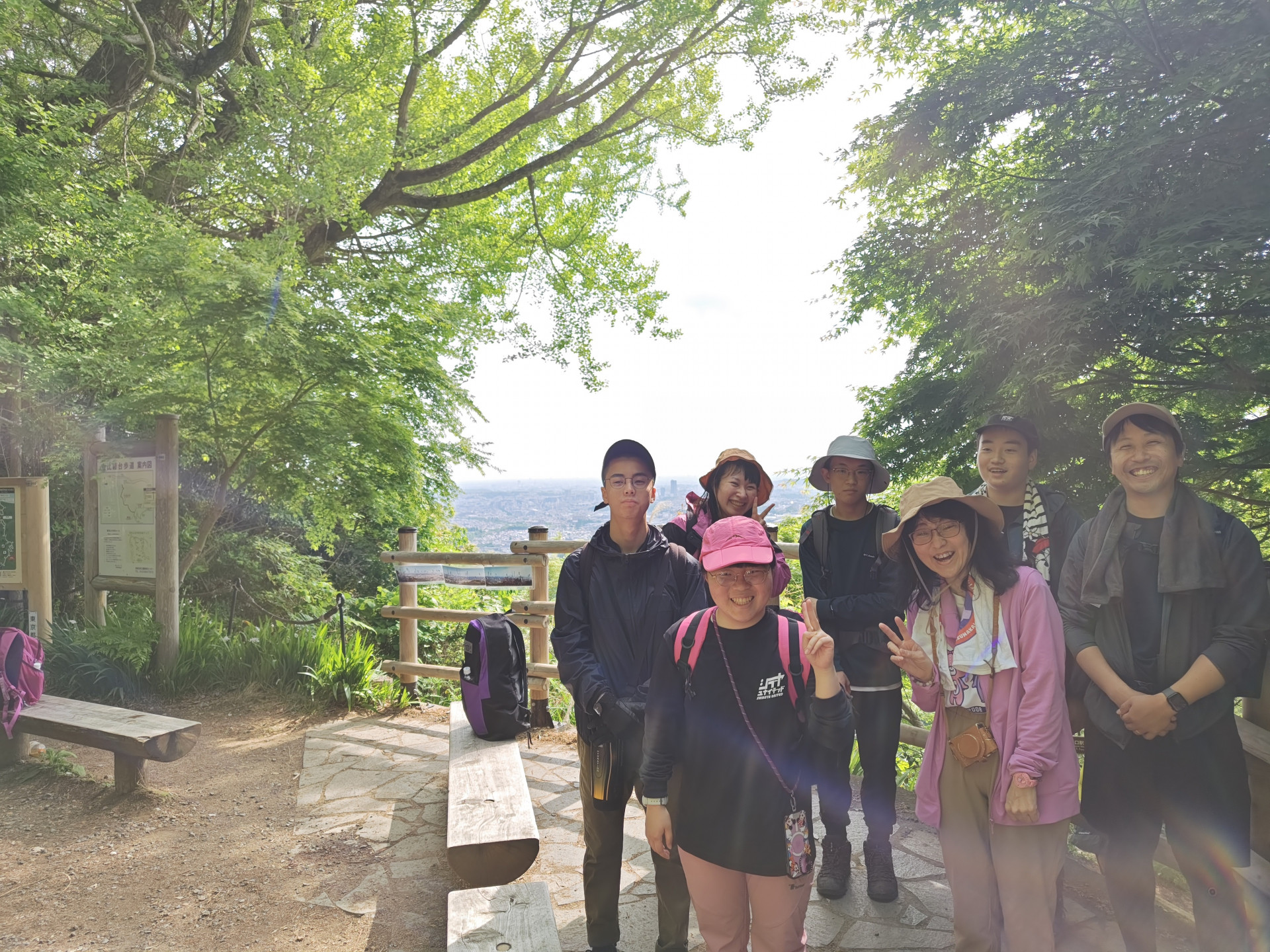 写真⑤_景色と部員⑤_高尾山