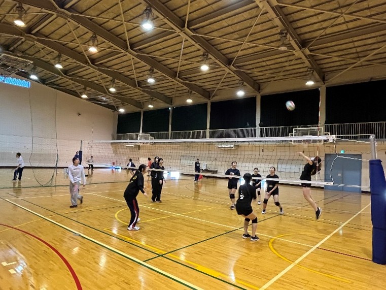 女バレ_練習納めOG会１