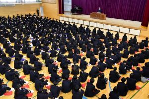 3学期始業式校歌挨拶.JPG