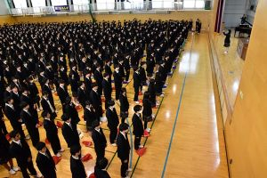 3学期始業式校歌斉唱.JPG
