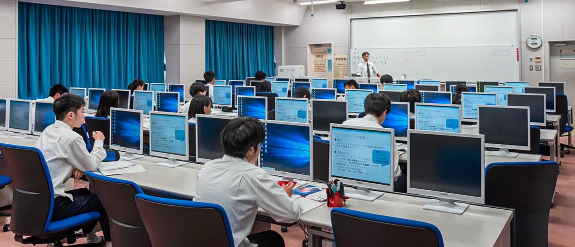 コンピュータ教室授業風景写真